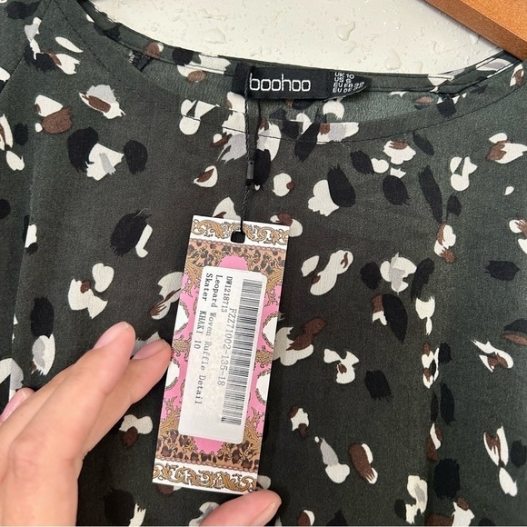 NWT Boohoo Green Leopard Woven Ruffle Detail Skater Mini Dress Size 6 - Picture 3 of 7